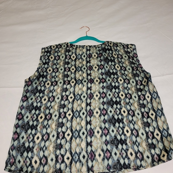 Multi color sleeveless blouse - Picture 2 of 4